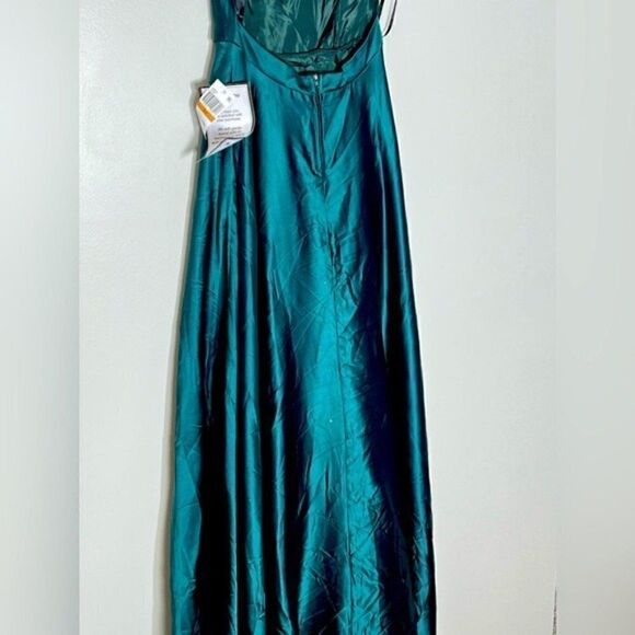 B DARLIN Juniors' Open-Back Gown, evening dress hunter size 3/4 - Picture 8 of 10